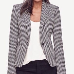 Ann Taylor The Notched One Button Blazer in Seasonless Stretch